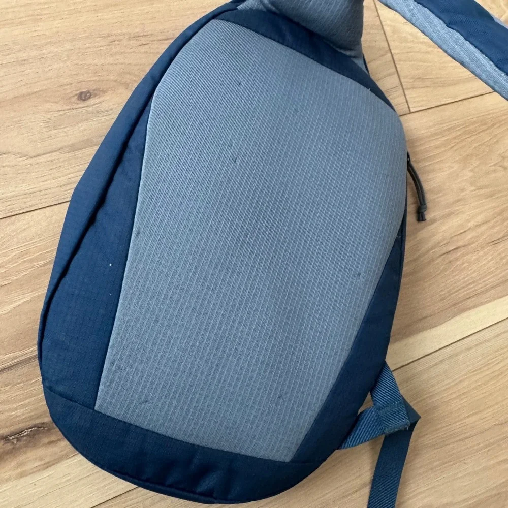 Patagonia Atom Sling 8L Backpack Sling Cross Body Bag Navy Blue Grey Orange Logo
